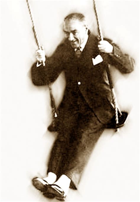 Atatürkün salıncaktaki resmi